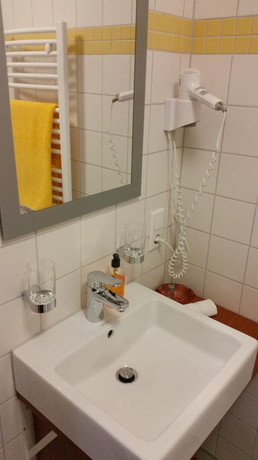 Ellenbergs Restaurant & Hotel Hessheim エクステリア 写真
